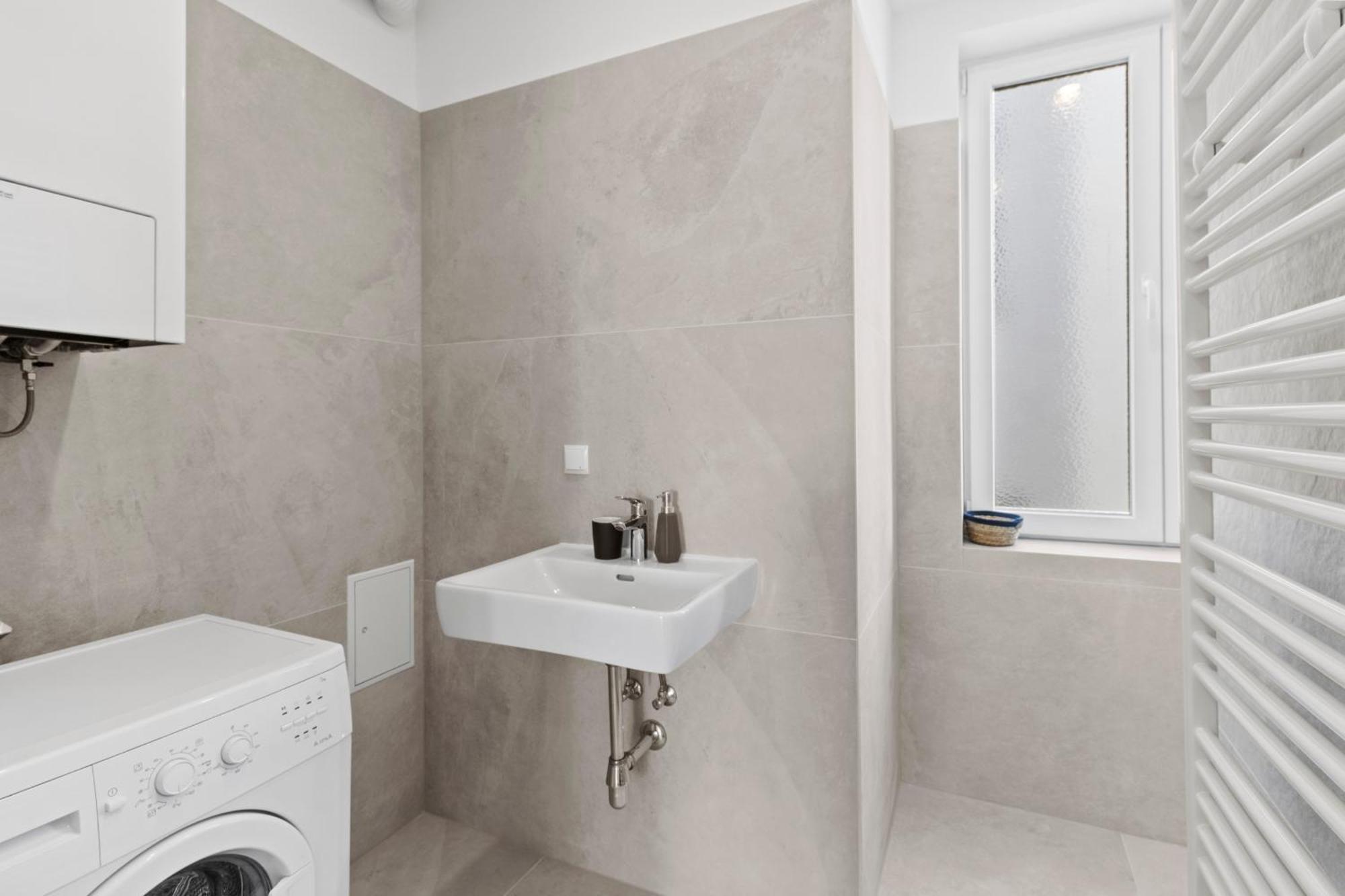 Apartment Feelhome-balkon-zentrum-6 Gaeste-wifi-smart Tv Wien